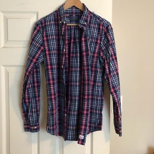 Vineyard Vines Men button down shirt